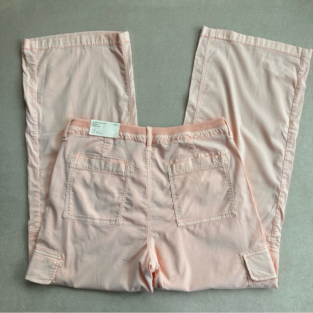 American Eagle Super High Rise Baggy Wide-Leg Cargo Pants. Peach. 12. NWT *flaw* - Picture 5 of 13